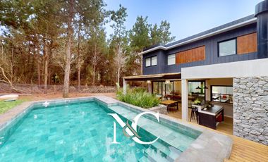 Casa en venta en Costa Esmeralda con gas y piscina