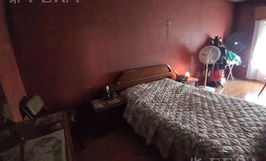 Venta departamento tipo casa PH 3 ambientes con cochera y patio en Quilmes