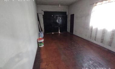 Venta departamento tipo casa PH 3 ambientes con cochera y patio en Quilmes