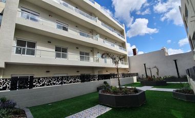 Venta de Departamento tipo Duplex de 2 ambientes en pozo en Adrogué