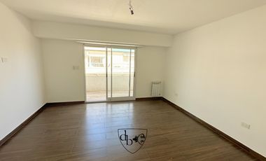 Venta de Departamento tipo Duplex de 2 ambientes en pozo en Adrogué