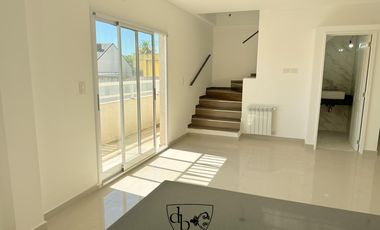 Venta de Departamento tipo Duplex de 2 ambientes en pozo en Adrogué