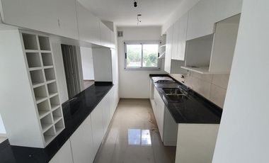 Venta de Departamento tipo Duplex de 2 ambientes en pozo en Adrogué