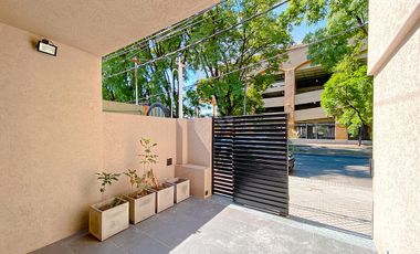 Casa a Estrenar  con  Local Comercial