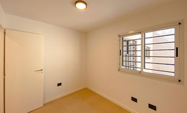 Casa a Estrenar  con  Local Comercial