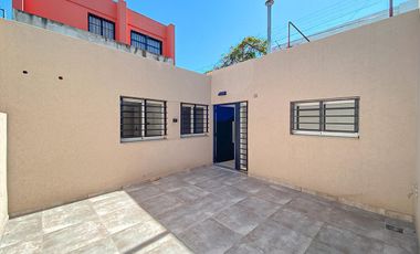 Casa a Estrenar  con  Local Comercial