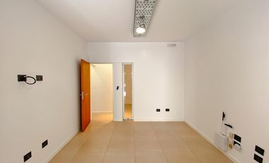 Casa a Estrenar  con  Local Comercial