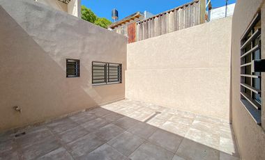 Casa a Estrenar  con  Local Comercial