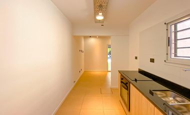 Casa a Estrenar  con  Local Comercial