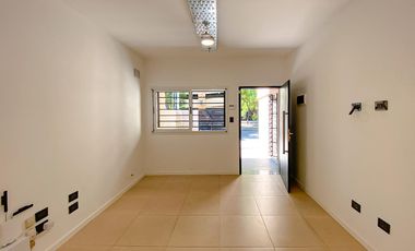 Casa a Estrenar  con  Local Comercial