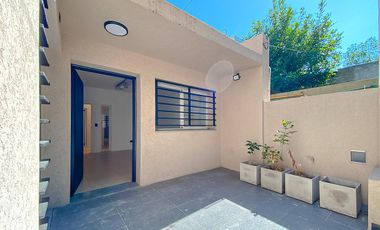 Casa a Estrenar  con  Local Comercial