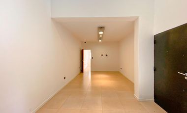 Casa a Estrenar  con  Local Comercial