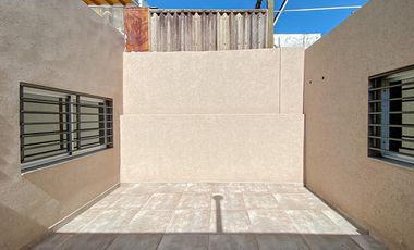 Casa a Estrenar  con  Local Comercial