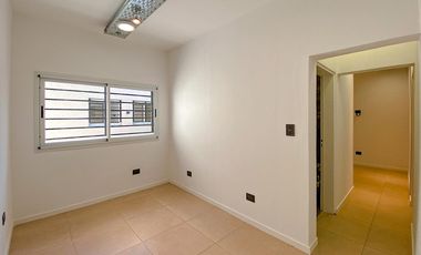 Casa a Estrenar  con  Local Comercial