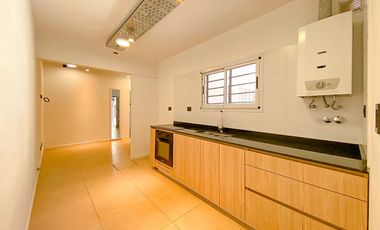 Casa a Estrenar  con  Local Comercial