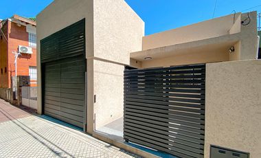 Casa a Estrenar  con  Local Comercial