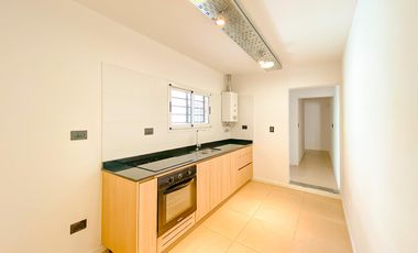 Casa a Estrenar  con  Local Comercial