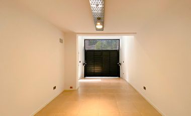 Casa a Estrenar  con  Local Comercial