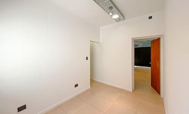 Casa a Estrenar  con  Local Comercial