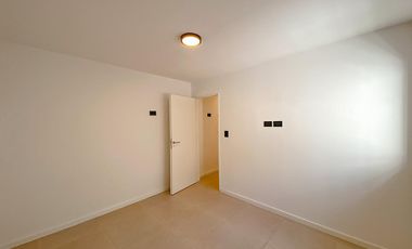 Casa a Estrenar  con  Local Comercial