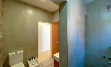 Casa a Estrenar  con  Local Comercial