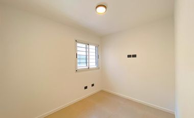 Casa a Estrenar  con  Local Comercial