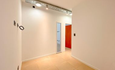 Casa a Estrenar  con  Local Comercial