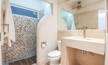House for sale in the heart of the Cancun Hotel Zone Lagoon Front