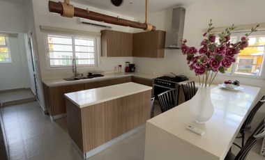 House for sale in the heart of the Cancun Hotel Zone Lagoon Front