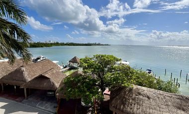 House for sale in the heart of the Cancun Hotel Zone Lagoon Front