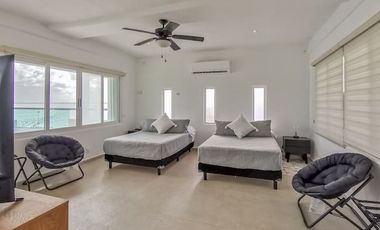 House for sale in the heart of the Cancun Hotel Zone Lagoon Front