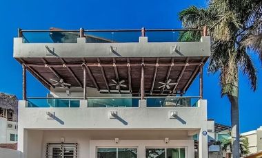 House for sale in the heart of the Cancun Hotel Zone Lagoon Front