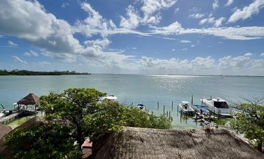 House for sale in the heart of the Cancun Hotel Zone Lagoon Front