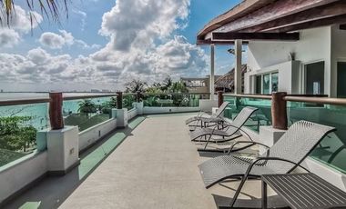 House for sale in the heart of the Cancun Hotel Zone Lagoon Front
