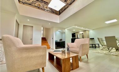 Hermosa Casa Amoblada en Arriendo Frente al Mall Amsterdam