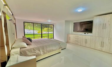 Hermosa Casa Amoblada en Arriendo Frente al Mall Amsterdam