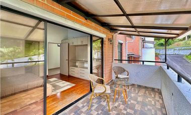 Hermosa Casa Amoblada en Arriendo Frente al Mall Amsterdam