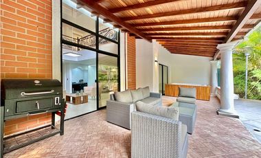 Hermosa Casa Amoblada en Arriendo Frente al Mall Amsterdam