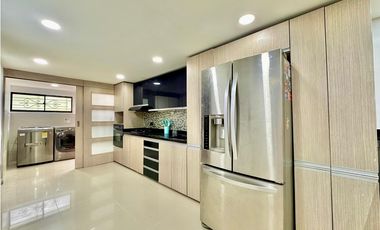 Hermosa Casa Amoblada en Arriendo Frente al Mall Amsterdam
