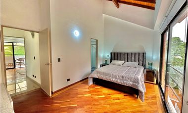 Hermosa Casa Amoblada en Arriendo Frente al Mall Amsterdam