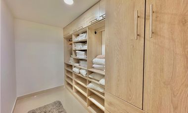 Hermosa Casa Amoblada en Arriendo Frente al Mall Amsterdam