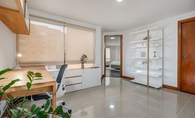 Apartamento en El Poblado, Medellín – Elegancia y Comodidad