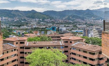 Apartamento en El Poblado, Medellín – Elegancia y Comodidad