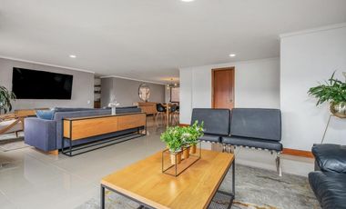 Apartamento en El Poblado, Medellín – Elegancia y Comodidad