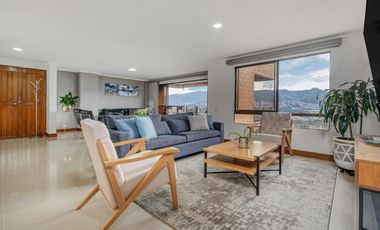 Apartamento en El Poblado, Medellín – Elegancia y Comodidad