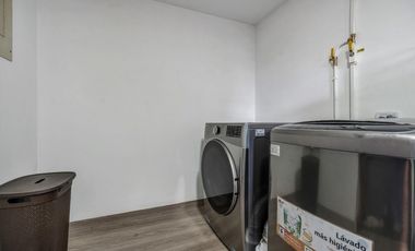 Apartamento en El Poblado, Medellín – Elegancia y Comodidad