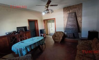 Venta, Casa 4 ambientes a refaccionar sobre lote propio de 8.66x24, Mataderos