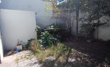 Venta, Casa 4 ambientes a refaccionar sobre lote propio de 8.66x24, Mataderos