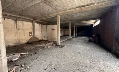Depósito - Galpón de 6000 m2. cub. en  Florencio Varela  c/ importante playa de maniobras. ALQUILER.