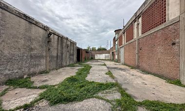 Depósito - Galpón de 6000 m2. cub. en  Florencio Varela  c/ importante playa de maniobras. ALQUILER.